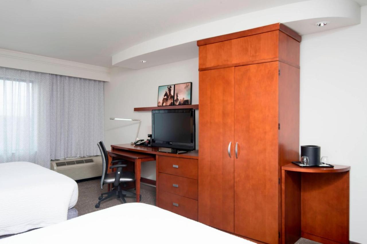 Courtyard By Marriott San Antonio North Stone Oak At Legacy Hotel Екстериор снимка
