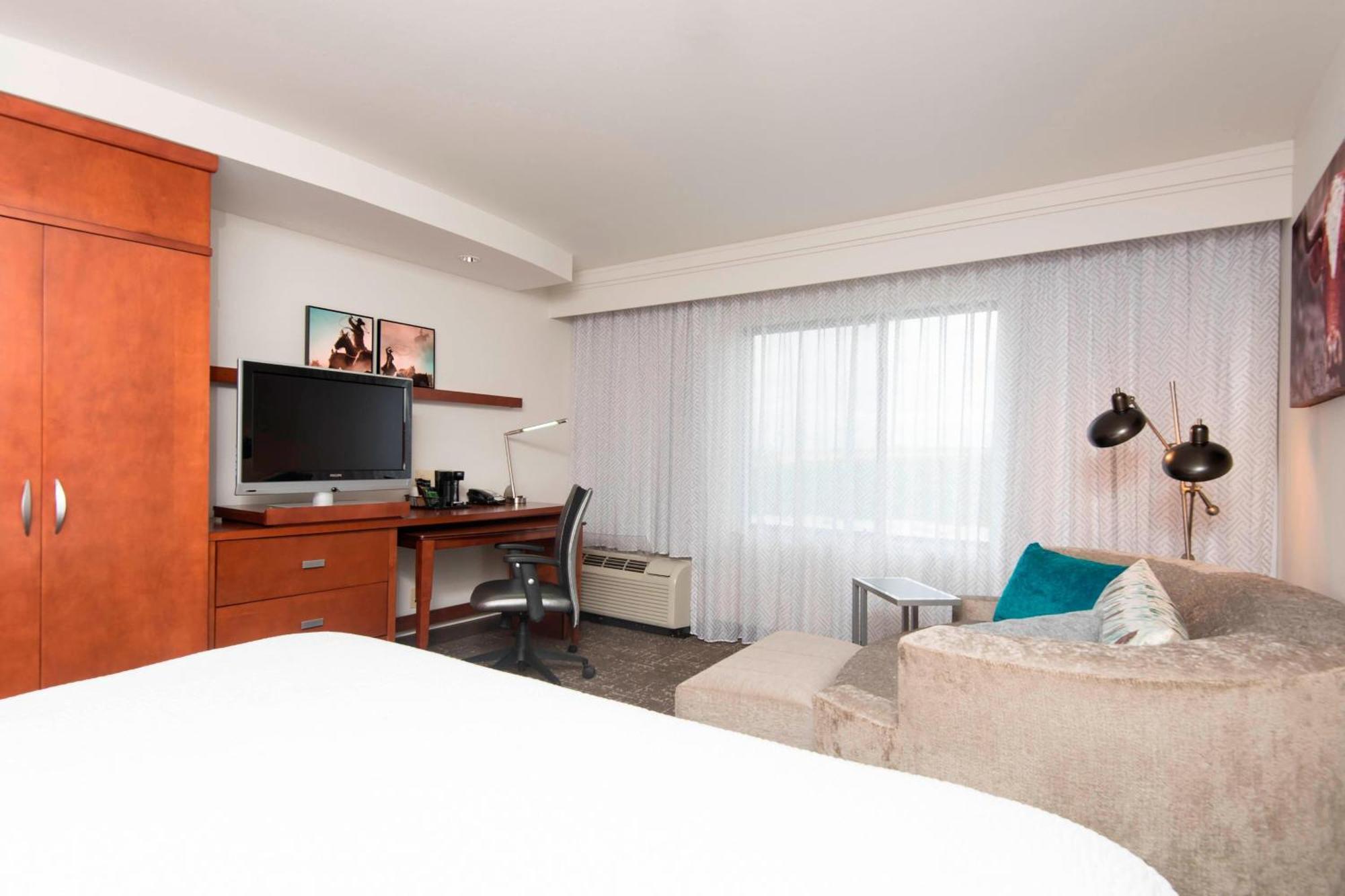 Courtyard By Marriott San Antonio North Stone Oak At Legacy Hotel Екстериор снимка