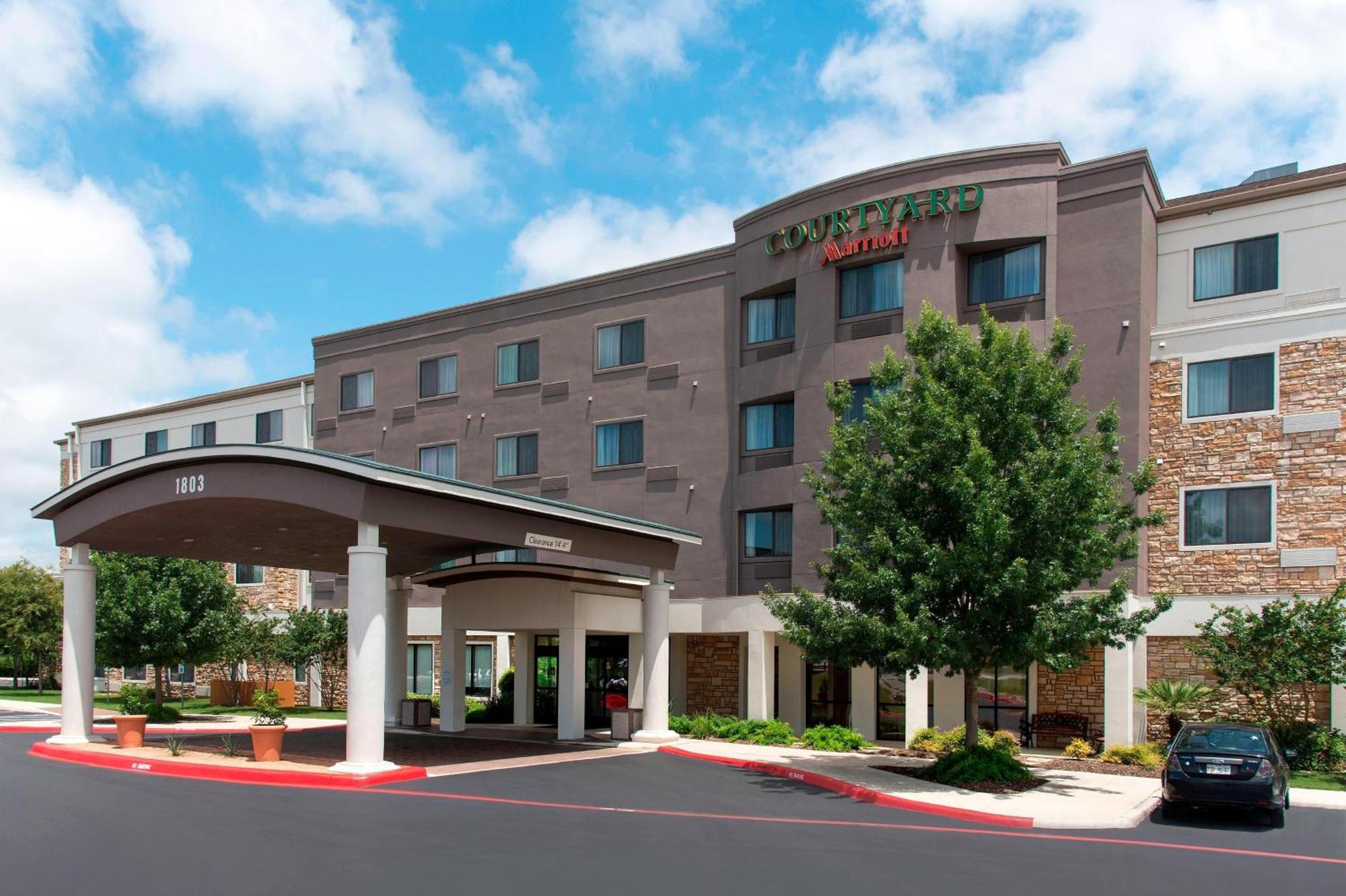 Courtyard By Marriott San Antonio North Stone Oak At Legacy Hotel Екстериор снимка