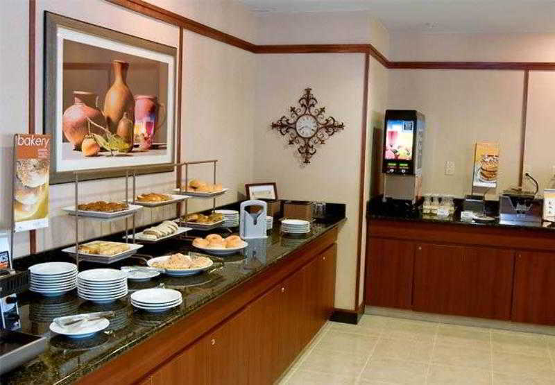 Courtyard By Marriott San Antonio North Stone Oak At Legacy Hotel Екстериор снимка
